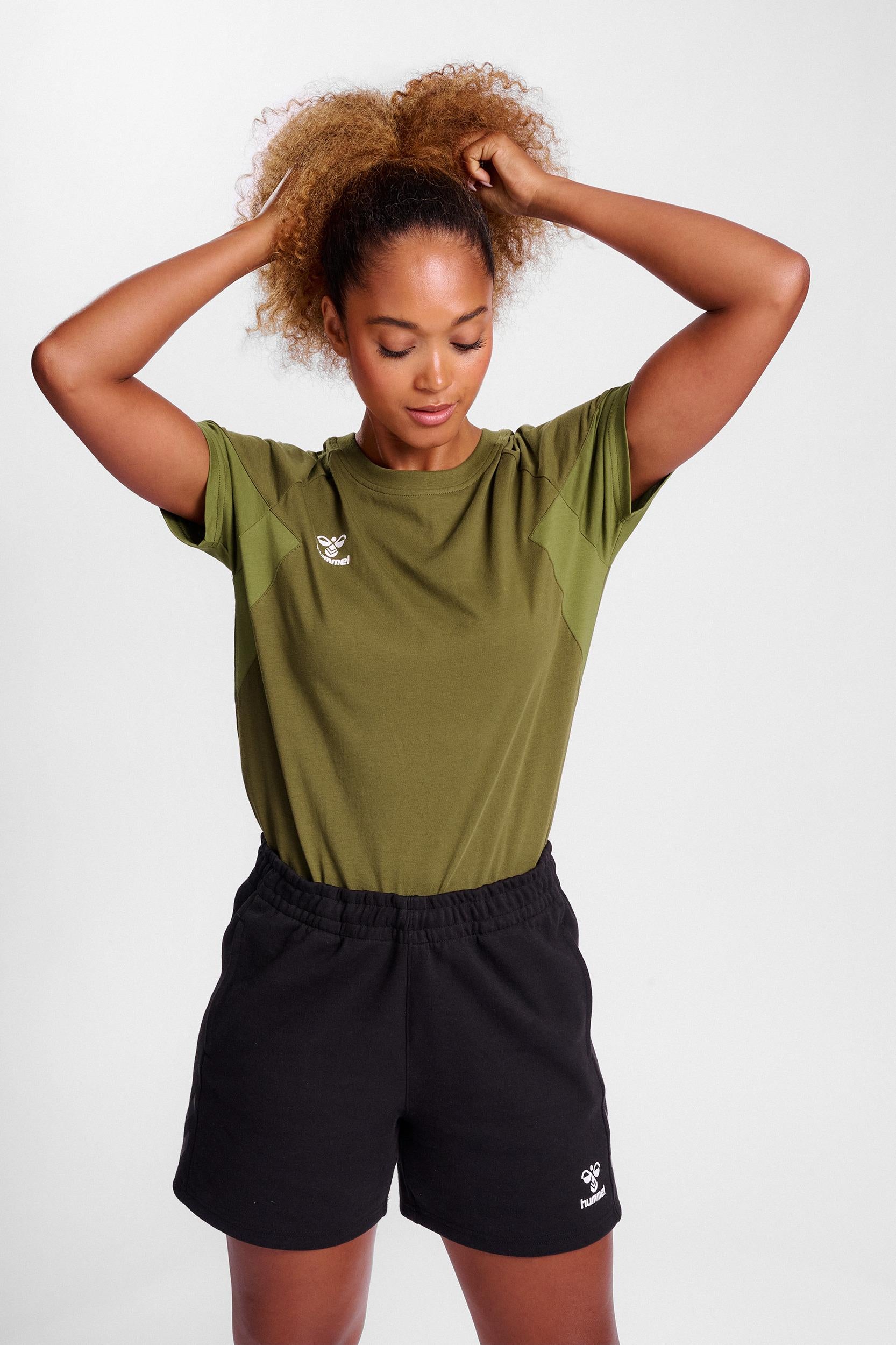 HUMMEL - Hmltravel T-shirt S/s Woman - Military Olive