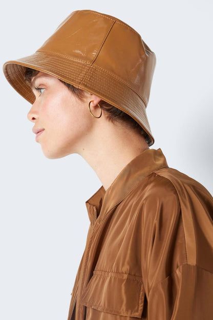 NOISY MAY - Sky Vinyl Bucket Hat - Brown